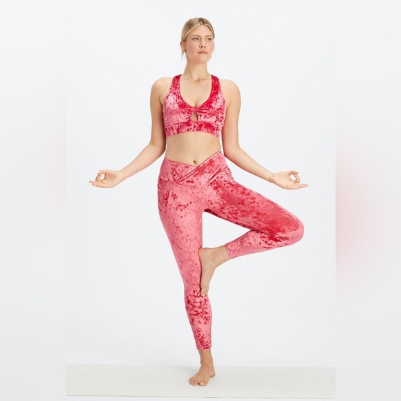 Fabletics Oasis Crushed Velour Twist Sports Bra strawberry red S - Picture 5 of 10